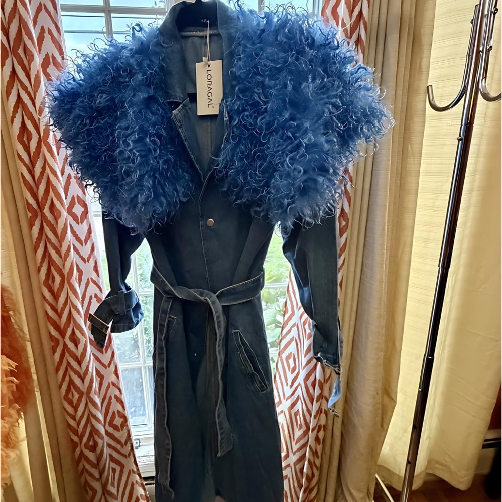 Elegant Blue Jean Jacket with Faux Fur Trim - Picture 3 of 4